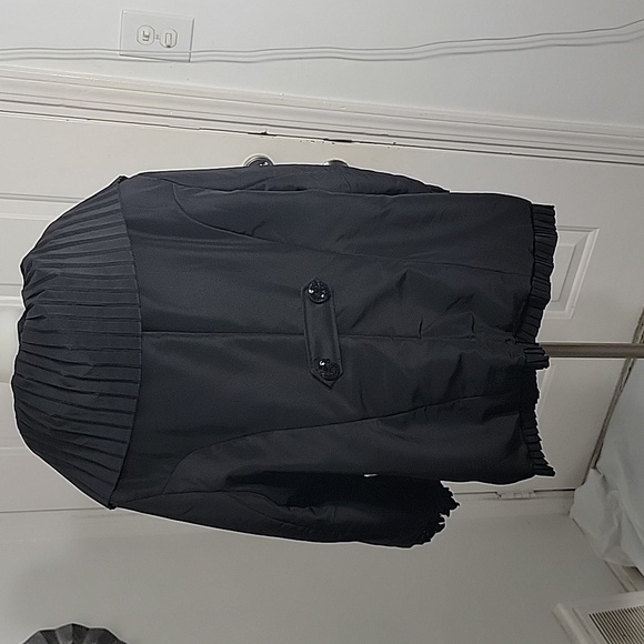 Lou Nardi Black Detachable Ruffle Trim Elegant Flowy Coat - Picture 8 of 15